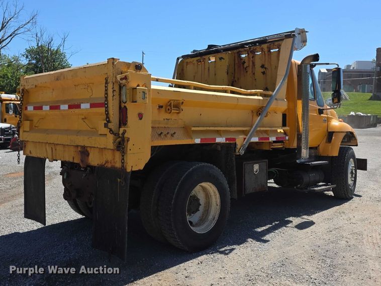 image for item FH6003 2006 International 7400 dump truck