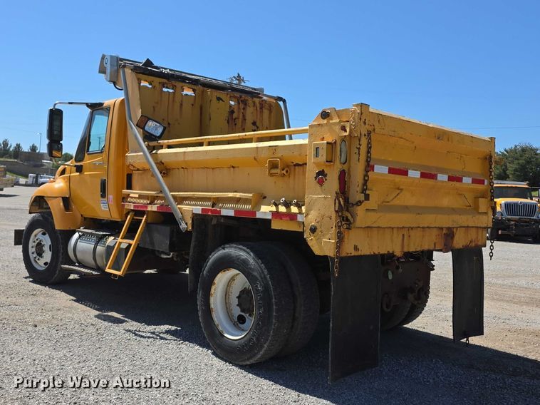 image for item FH6003 2006 International 7400 dump truck