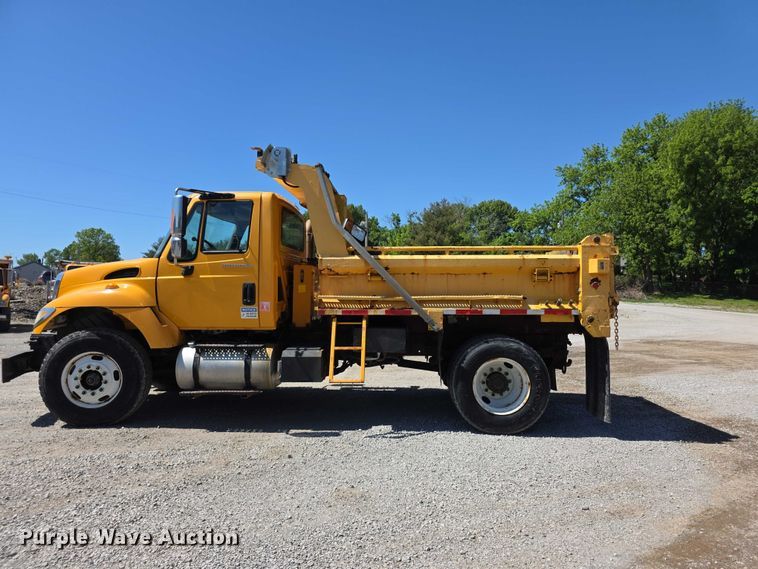 image for item FH6003 2006 International 7400 dump truck