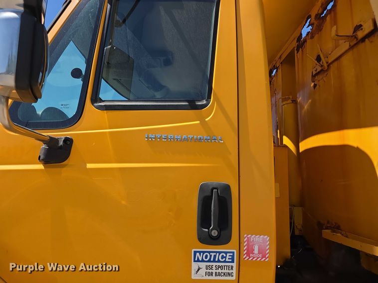 image for item FH6003 2006 International 7400 dump truck