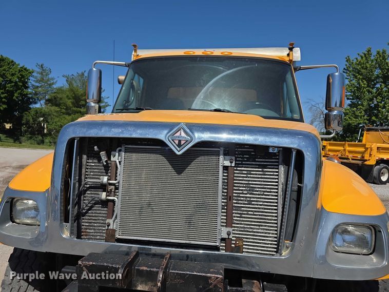 image for item FH6003 2006 International 7400 dump truck