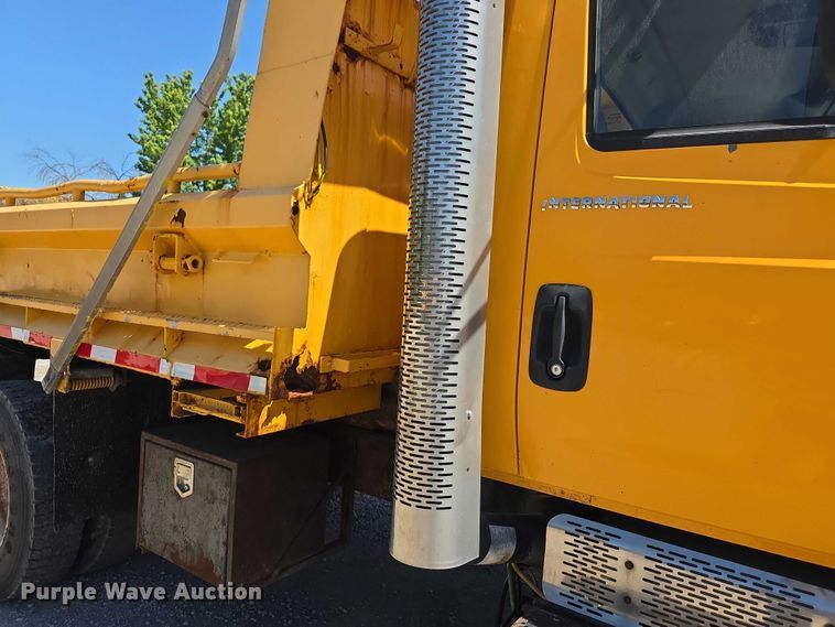 image for item FH6003 2006 International 7400 dump truck