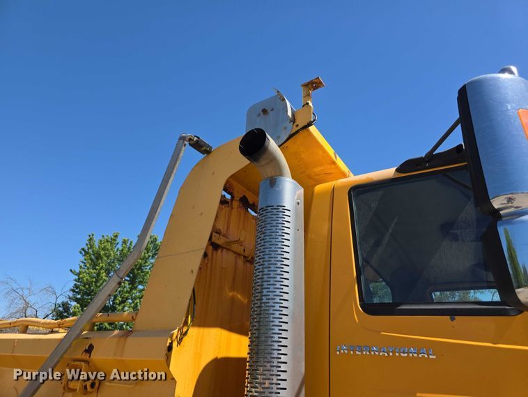 image for item FH6003 2006 International 7400 dump truck