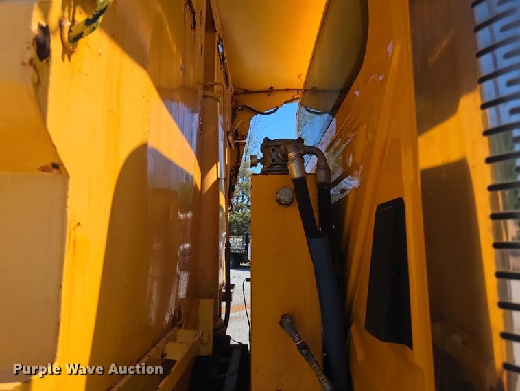 image for item FH6003 2006 International 7400 dump truck