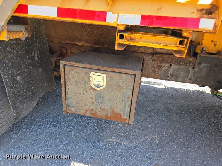image for item FH6003 2006 International 7400 dump truck