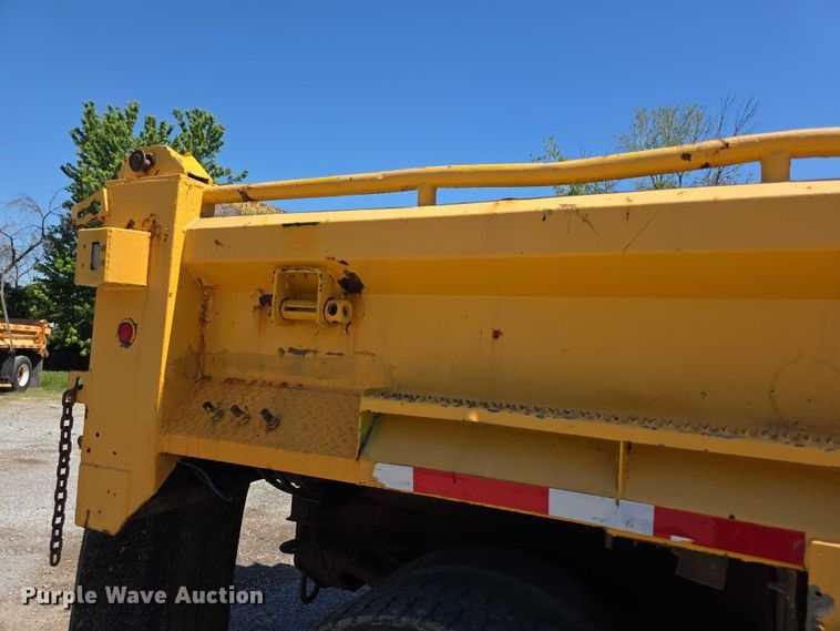 image for item FH6003 2006 International 7400 dump truck