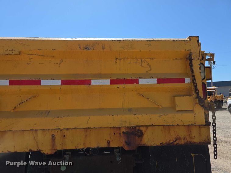 image for item FH6003 2006 International 7400 dump truck