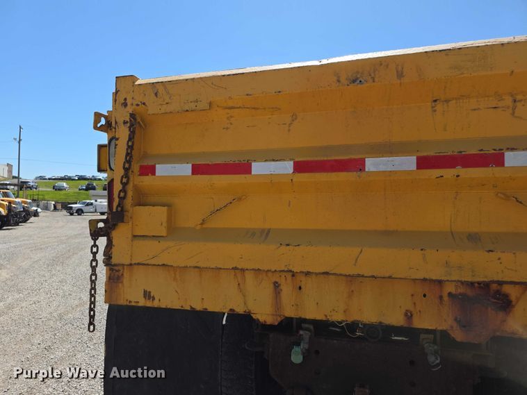 image for item FH6003 2006 International 7400 dump truck