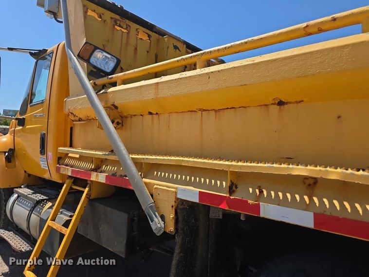 image for item FH6003 2006 International 7400 dump truck