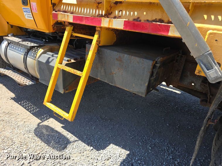 image for item FH6003 2006 International 7400 dump truck