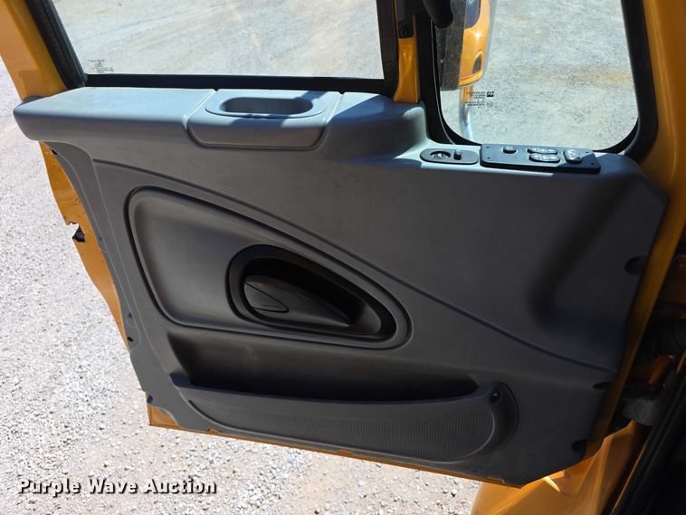 image for item FH6003 2006 International 7400 dump truck