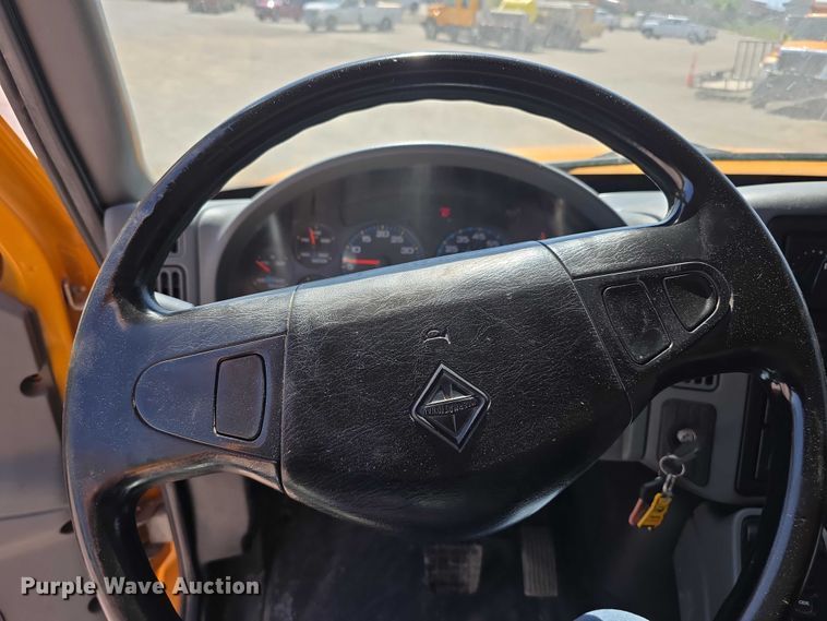 image for item FH6003 2006 International 7400 dump truck