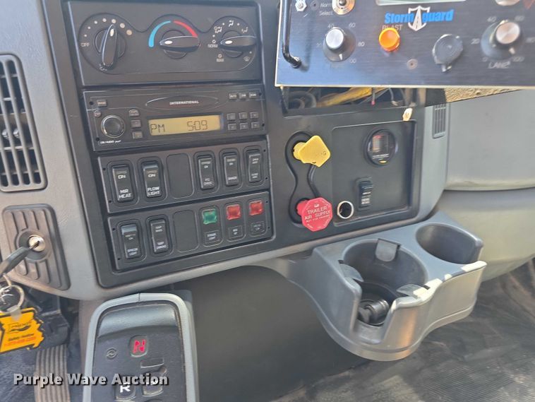 image for item FH6003 2006 International 7400 dump truck