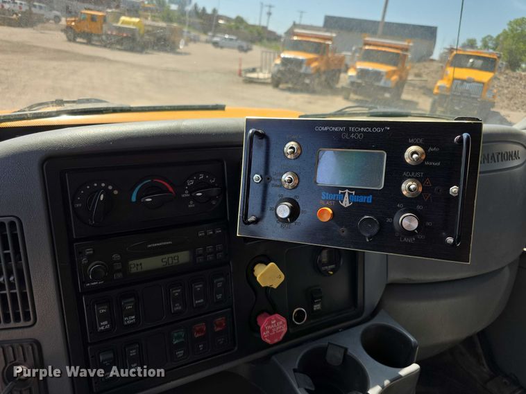 image for item FH6003 2006 International 7400 dump truck