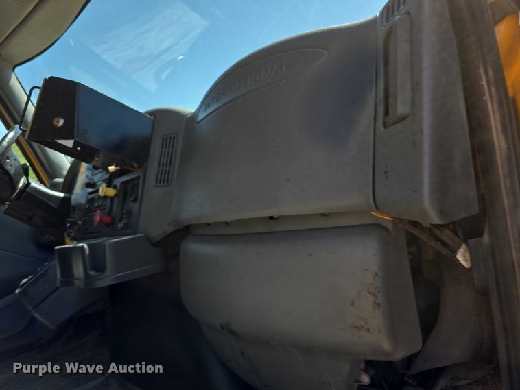 image for item FH6003 2006 International 7400 dump truck