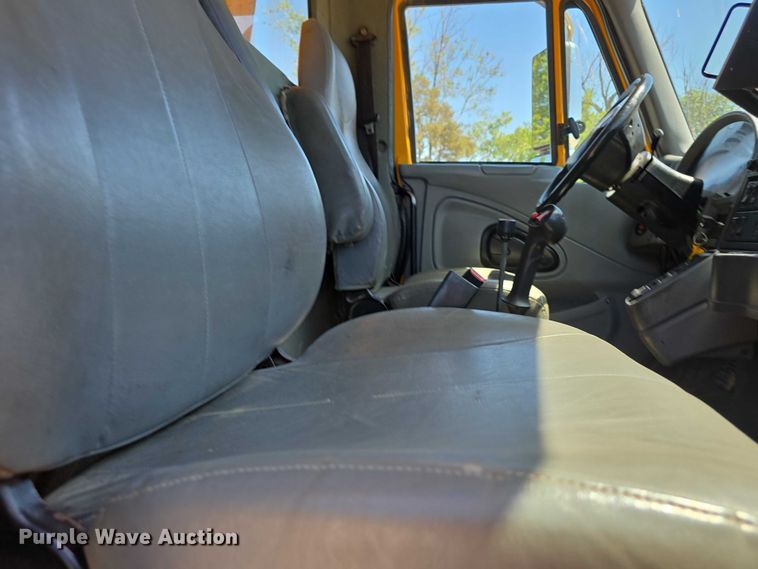 image for item FH6003 2006 International 7400 dump truck