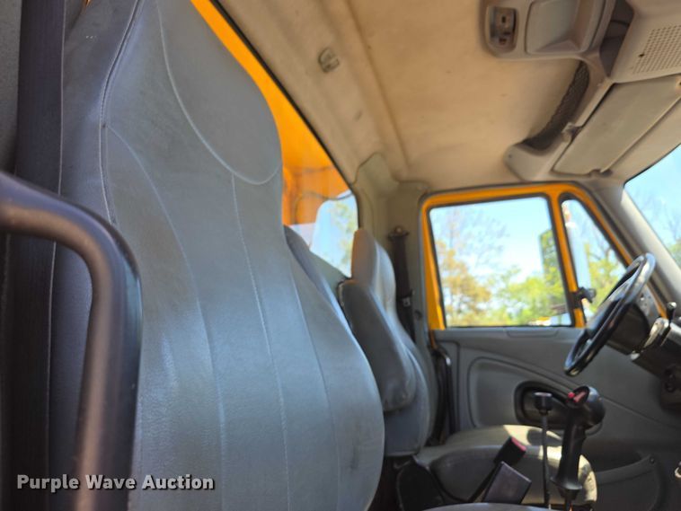 image for item FH6003 2006 International 7400 dump truck