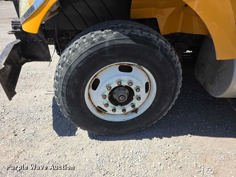 image for item FH6003 2006 International 7400 dump truck