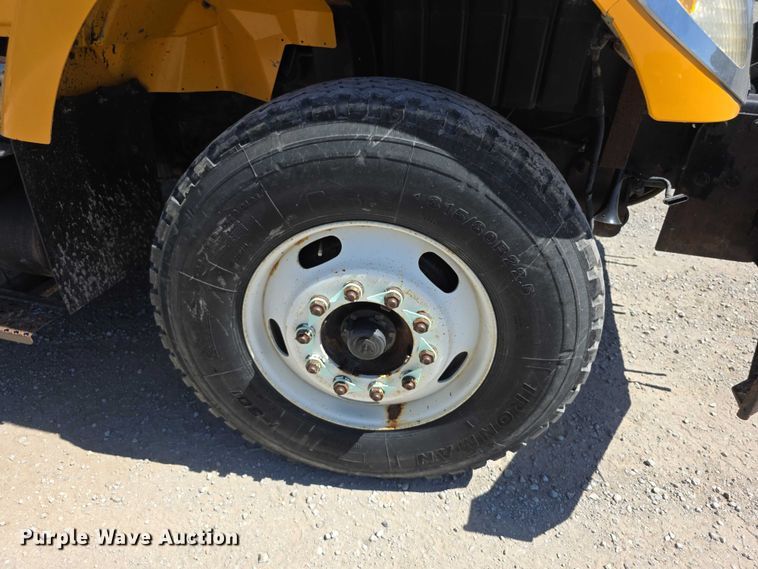 image for item FH6003 2006 International 7400 dump truck