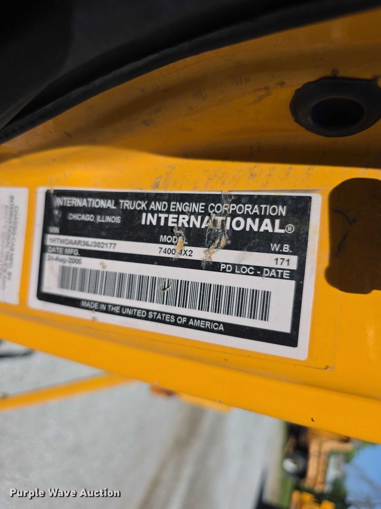 image for item FH6003 2006 International 7400 dump truck
