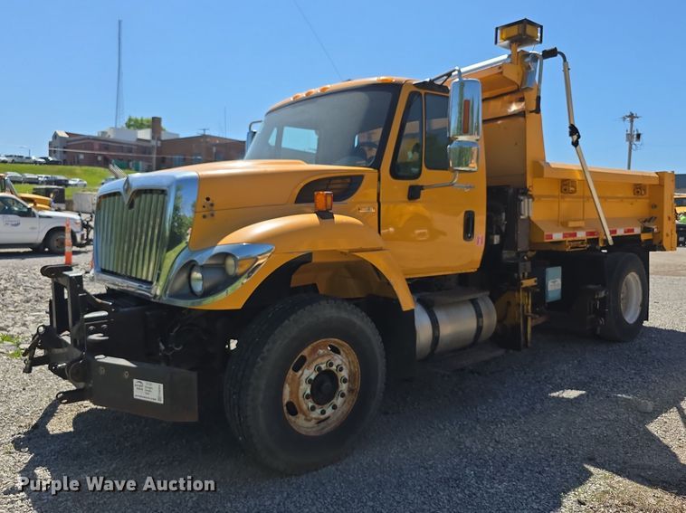 image for item FH6004 2010 International 7400 dump truck