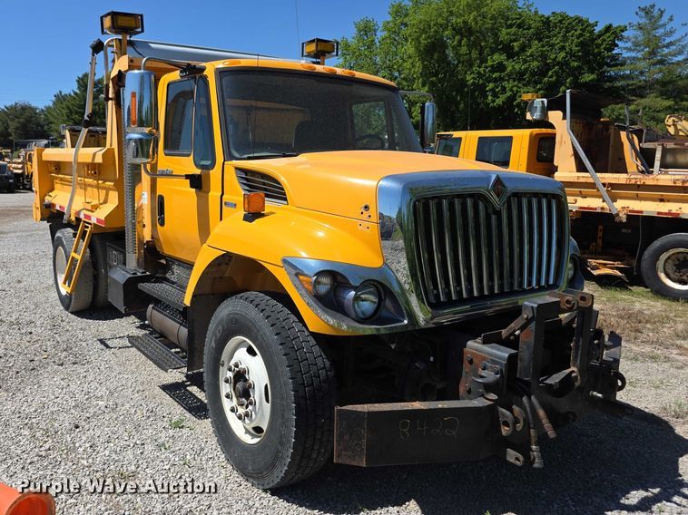 image for item FH6004 2010 International 7400 dump truck