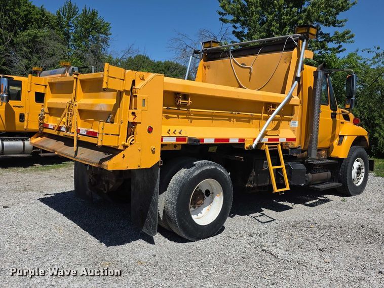 image for item FH6004 2010 International 7400 dump truck