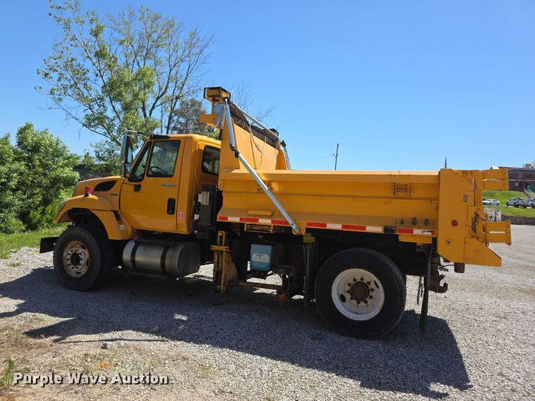 image for item FH6004 2010 International 7400 dump truck