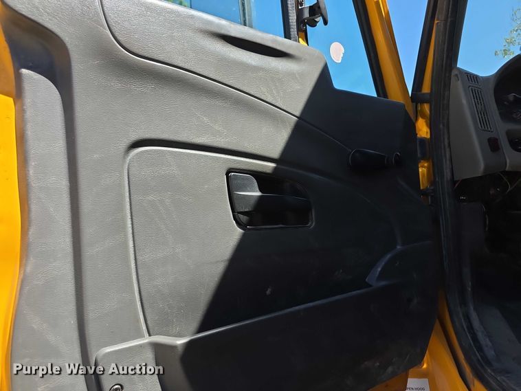 image for item FH6004 2010 International 7400 dump truck