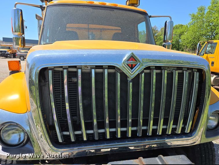 image for item FH6004 2010 International 7400 dump truck