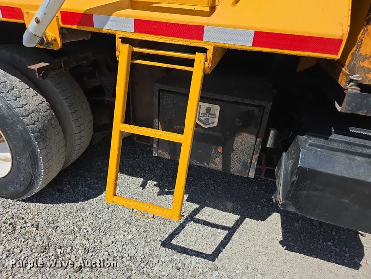 image for item FH6004 2010 International 7400 dump truck