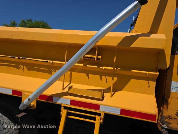 image for item FH6004 2010 International 7400 dump truck