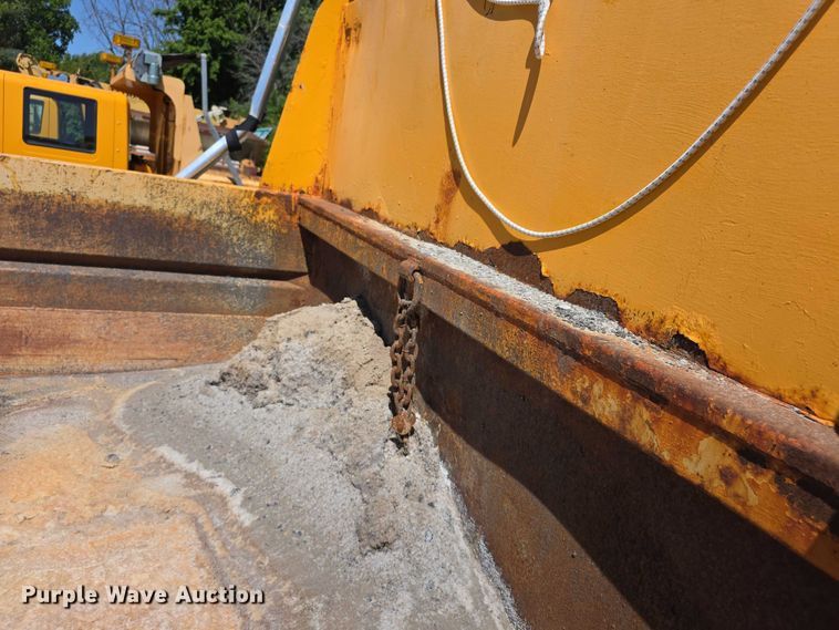 image for item FH6004 2010 International 7400 dump truck