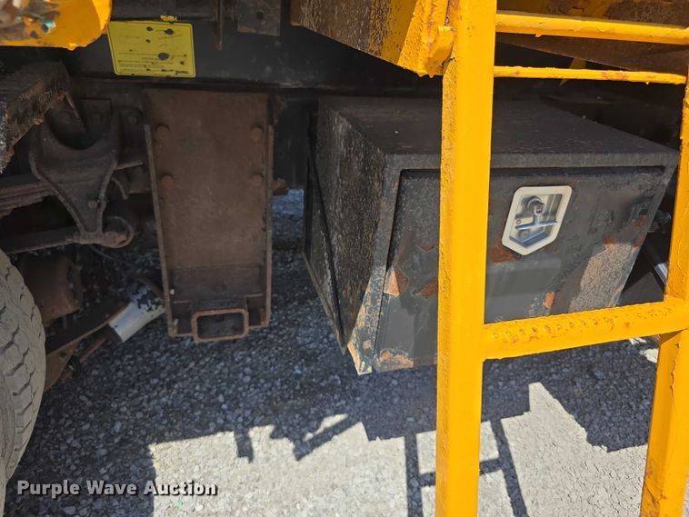 image for item FH6004 2010 International 7400 dump truck