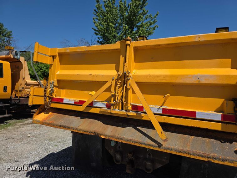 image for item FH6004 2010 International 7400 dump truck