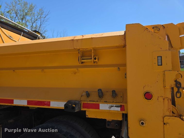 image for item FH6004 2010 International 7400 dump truck