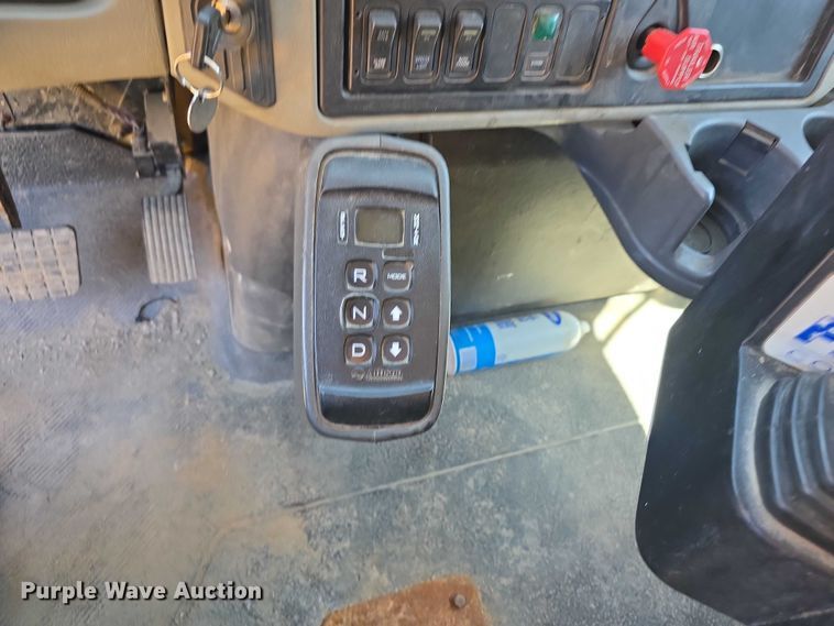 image for item FH6004 2010 International 7400 dump truck
