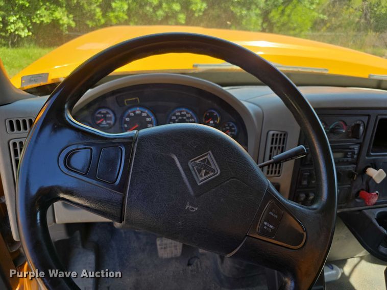 image for item FH6004 2010 International 7400 dump truck