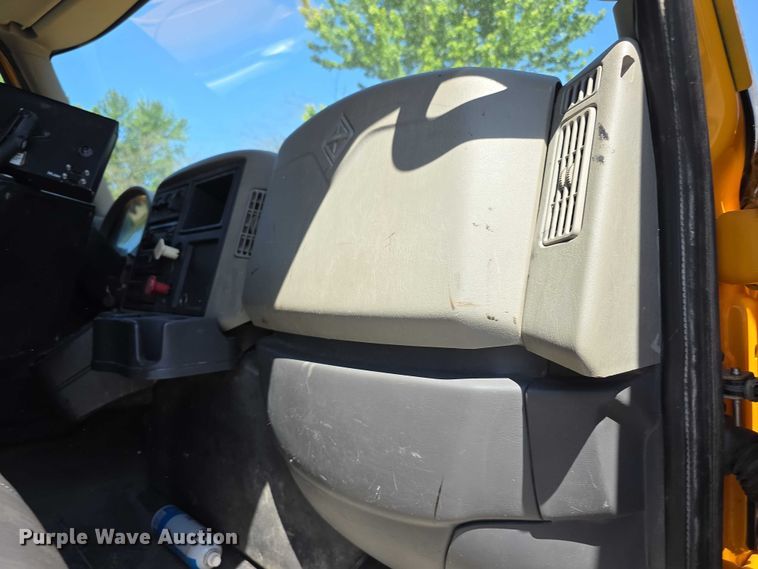 image for item FH6004 2010 International 7400 dump truck
