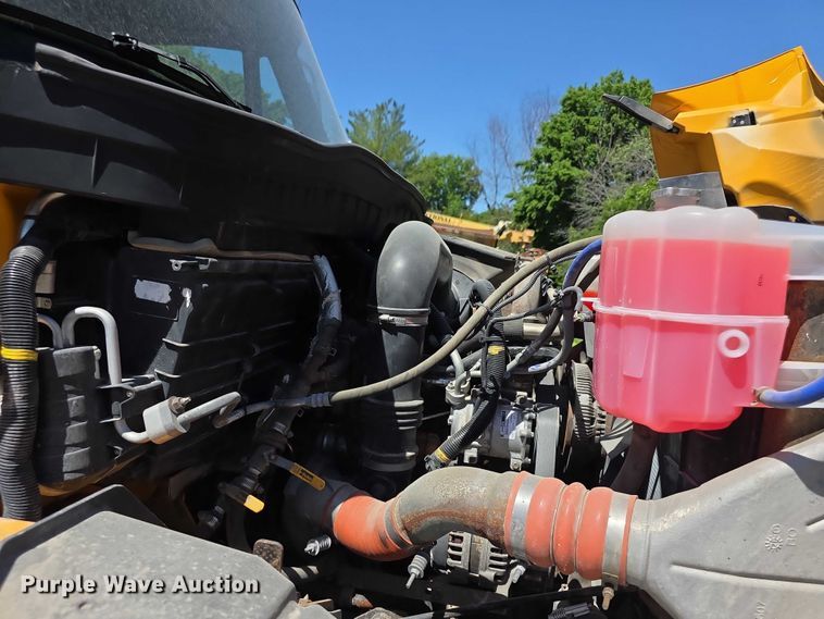 image for item FH6004 2010 International 7400 dump truck