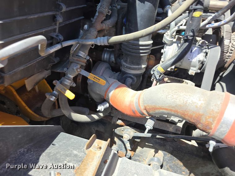 image for item FH6004 2010 International 7400 dump truck