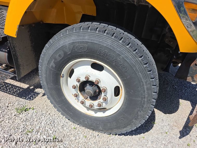 image for item FH6004 2010 International 7400 dump truck