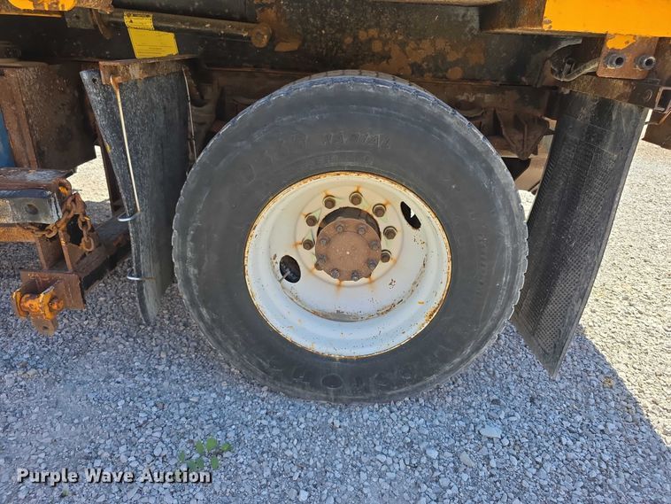 image for item FH6004 2010 International 7400 dump truck