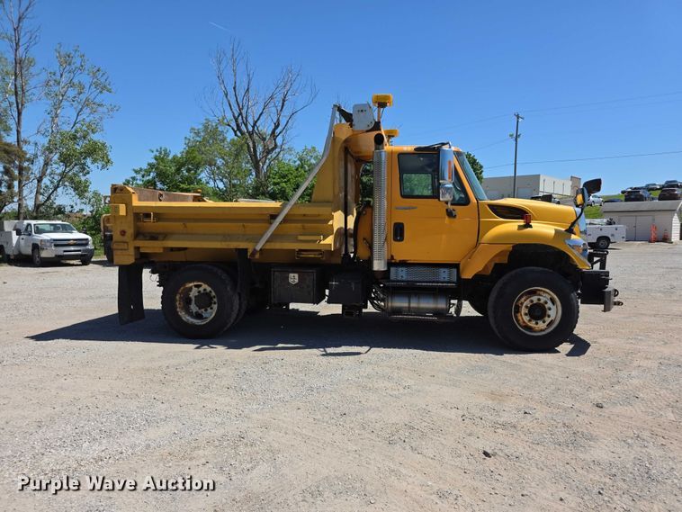 image for item FH6005 2008 International 7400 dump truck