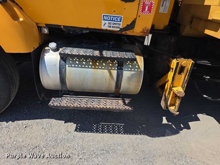 image for item FH6005 2008 International 7400 dump truck