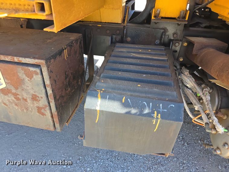 image for item FH6005 2008 International 7400 dump truck