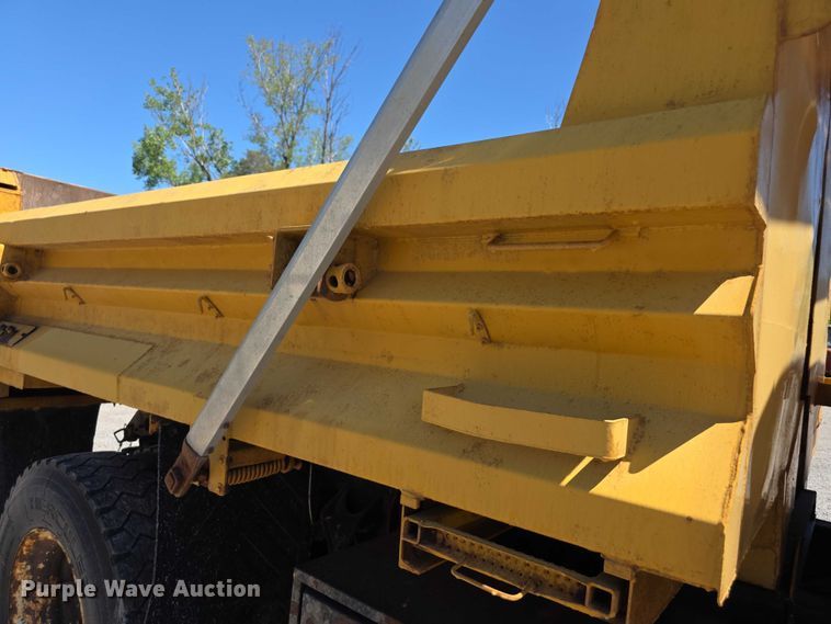 image for item FH6005 2008 International 7400 dump truck