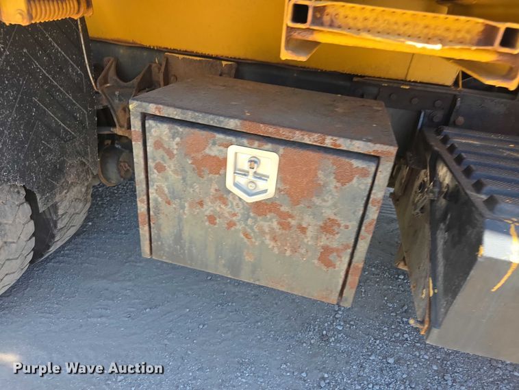 image for item FH6005 2008 International 7400 dump truck