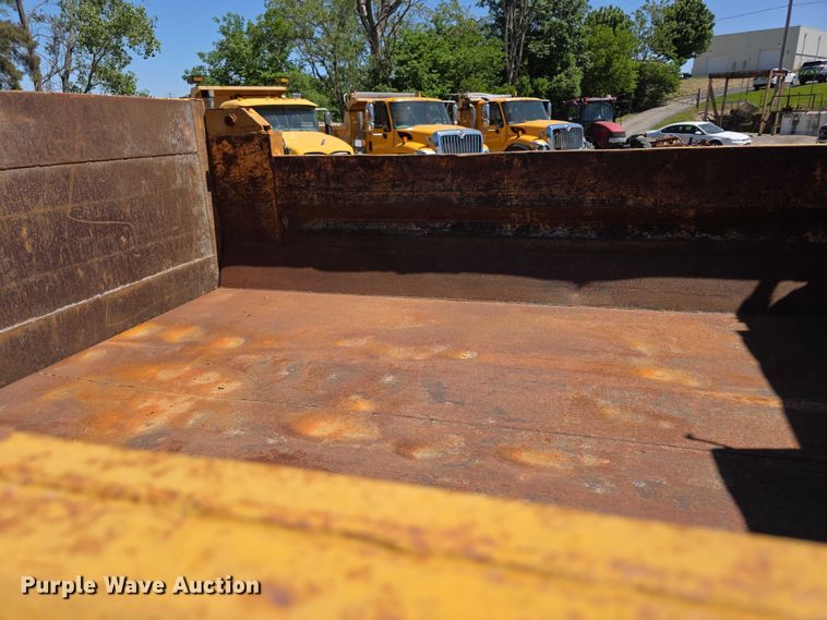 image for item FH6005 2008 International 7400 dump truck