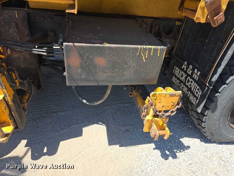 image for item FH6005 2008 International 7400 dump truck